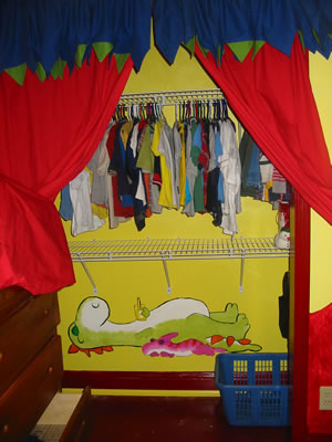 Closet (Dozzy and Smootch (c) Sandra Boynton)